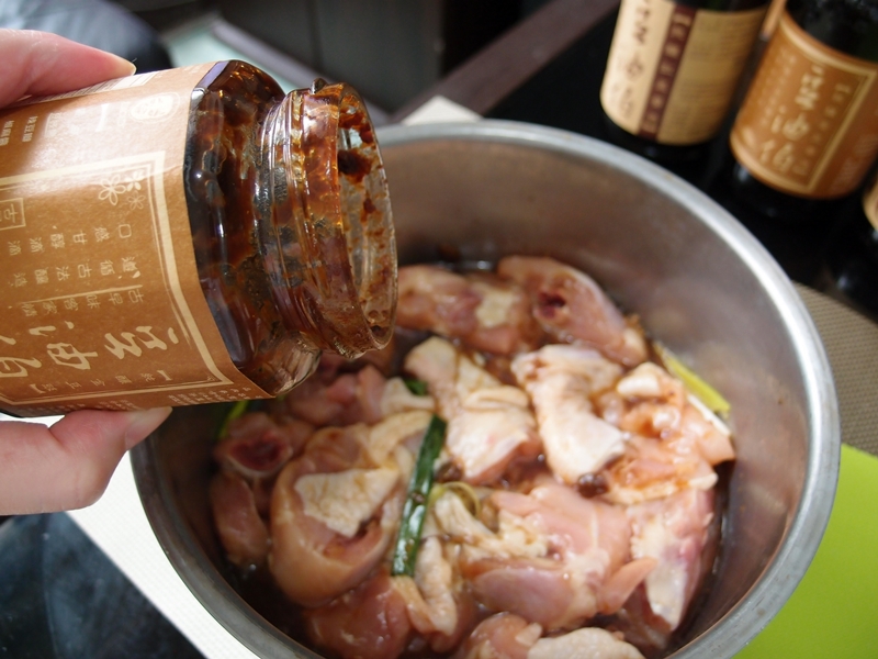 【食譜】蒜頭燒雞,餐桌上的秒殺料理 - 咖啡老媽
