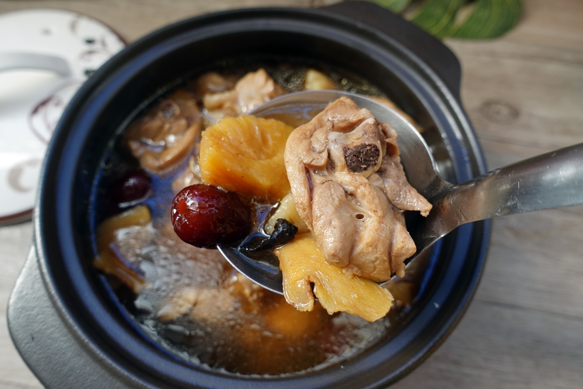【老菜脯雞湯食譜】鳳梨老菜脯燉雞湯,好喝的古早味! - 咖啡老媽
